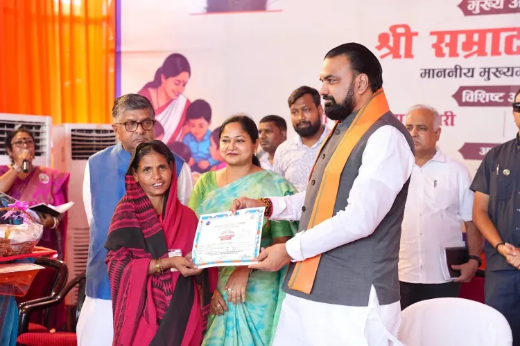 Bihar CM visits Anganwadi centre, honours frontline workers