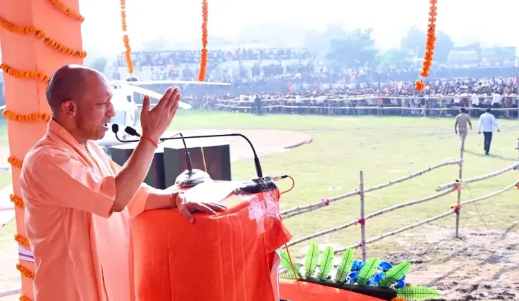 क्या सीएम योगी ने विपक्ष को घेरा? नौकरी के बहाने युवाओं की जमीन हड़पने का आरोप!