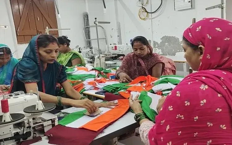 Bihar Jeevika Didis stitch 68,000 Tricolours for Har Ghar Tiranga