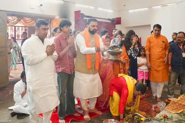 बिहार CM सम्राट चौधरी ने बांका के तेलडीहा दुर्गा मंदिर में की पूजा, बदुआ रिवर फ्रंट का लिया जायजा