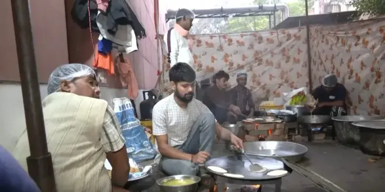 क्या बिहार में काउंटिंग के बीच दिल्ली के भाजपा कार्यालय में पकवान बन रहे हैं?