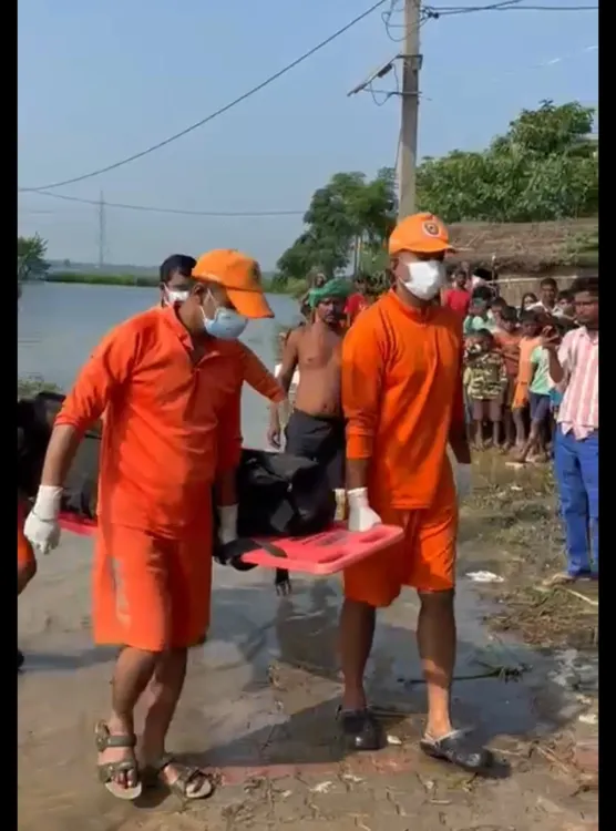 क्या मोतिहारी में सिकरहना नदी में नाव पलटी, तीन की मौत?