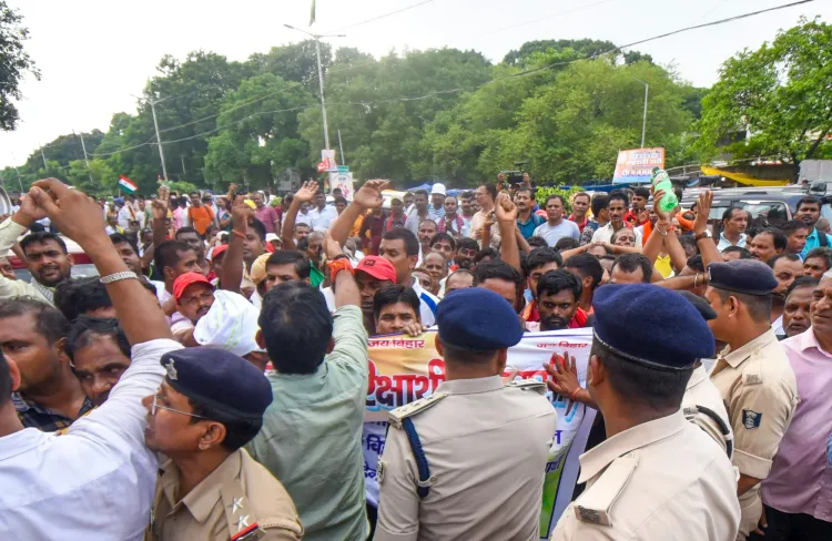 Why Is the Parichari Sangh Protesting Outside the JD-U Office in Patna?