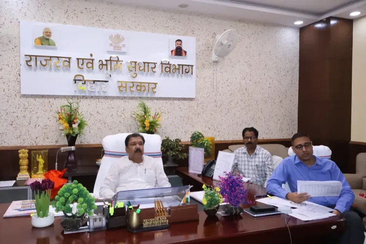 बिहार राजस्व विभाग में 10 अधिकारियों पर कार्रवाई, अंजली कुमारी आनंद को बर्खास्त करने की अनुशंसा