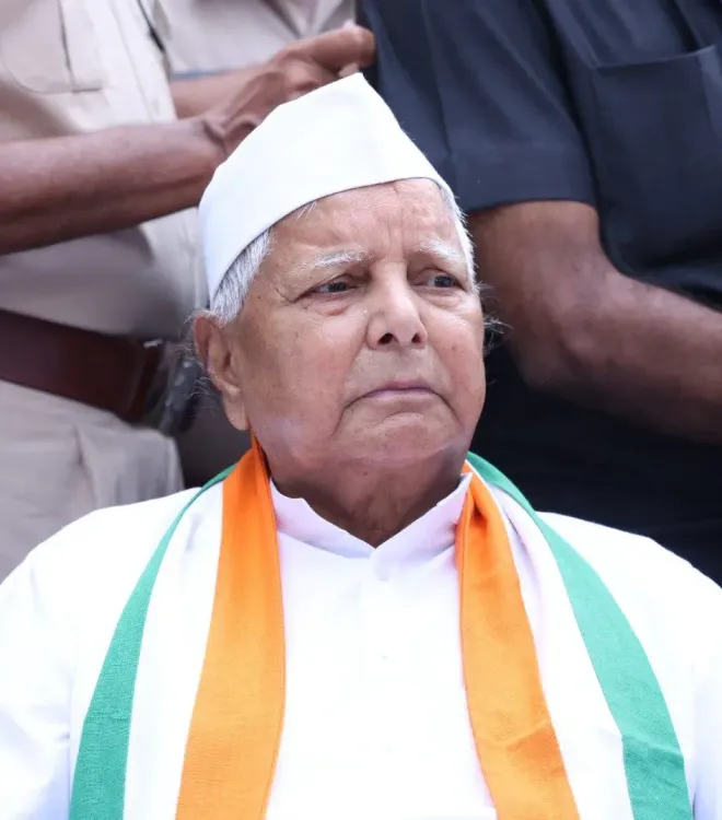 फरक्का जलसंधि विवाद: लालू प्रसाद यादव ने संजय झा को बताया 'नौसिखिया', बोले — पहले इतिहास-भूगोल पढ़ें
