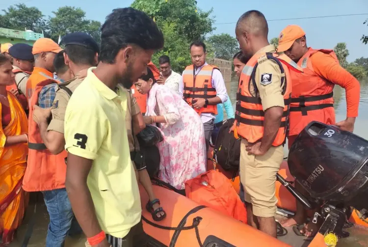 बिहार: सारण में तटबंध टूटने से 48 गाँव बाढ़ में डूबे, NH-722 पर पानी; 24,725 लोग प्रभावित
