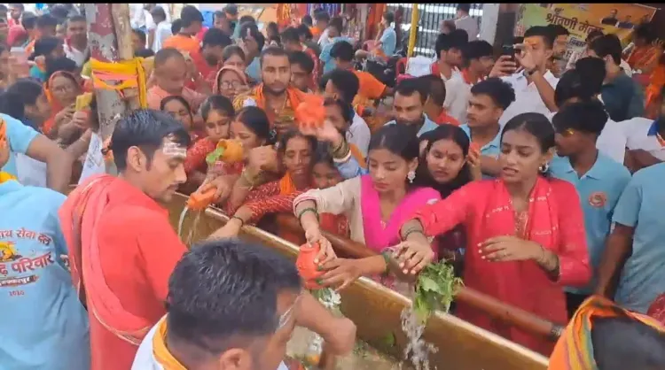 सावन की पहली सोमवारी: बाबा गरीबनाथ मंदिर में उमड़े डेढ़ लाख श्रद्धालु, 87 किमी पैदल चलकर पहुंचे कांवरिए