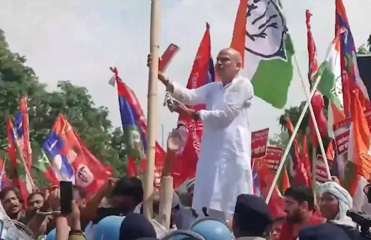 बिहार एसआईआर विवाद: तेजस्वी यादव के नेतृत्व में महागठबंधन का राजभवन मार्च, ज्ञानेश कुमार के इस्तीफे की मांग