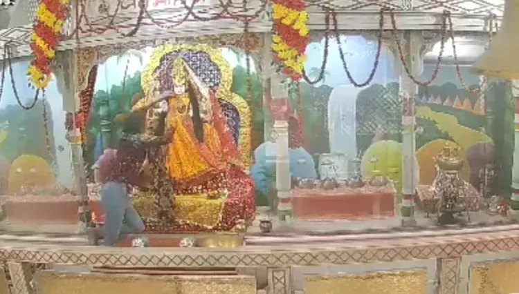 सिवान मंदिर चोरी: पुलिस ने 4 घंटे में दो मामले सुलझाए, महिला सहित तीन गिरफ्तार, सोने के हार व अष्टधातु मूर्ति बरामद