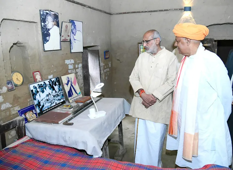 How Did Vice-President Pay Tribute to Jayaprakash Narayan?