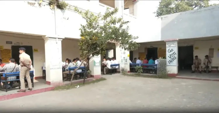 बिहार विधान परिषद की 8 सीटों पर मतदान जारी, 5.32 लाख मतदाता तय करेंगे 150 प्रत्याशियों की किस्मत