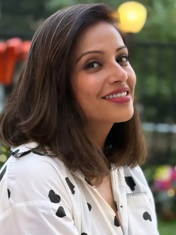 Is Bipasha Basu Living Her Best French Girl Life?
