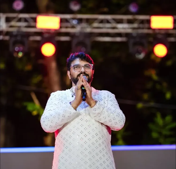 क्या कोलकाता की गलियों से बॉलीवुड और राजनीति तक, आवाज से बनाई बाबुल सुप्रियो ने पहचान?