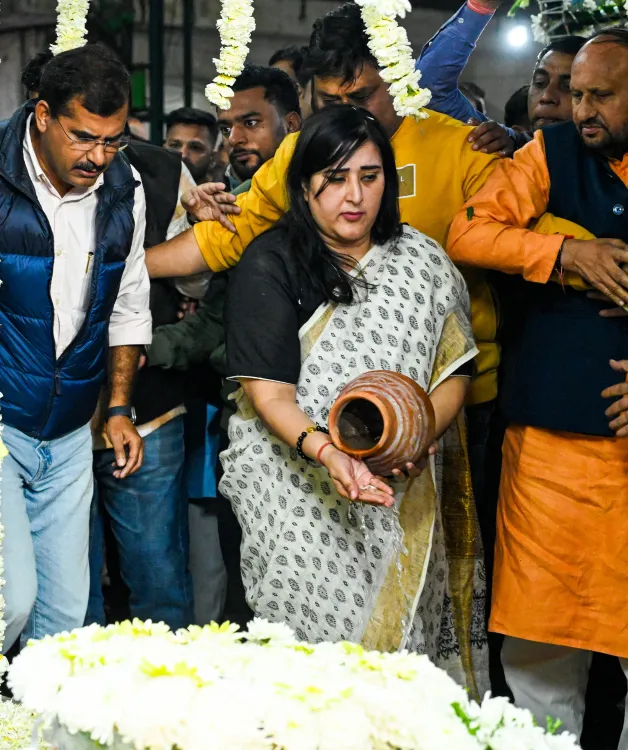 Did BJP MP Bansuri Swaraj Immerse Her Father Swaraj Kaushal’s Ashes in the Ganga?