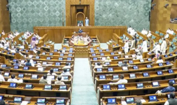 भाजपा ने सांसदों के लिए जारी किया व्हिप, सदन में तीन दिनों की अनिवार्य उपस्थिति