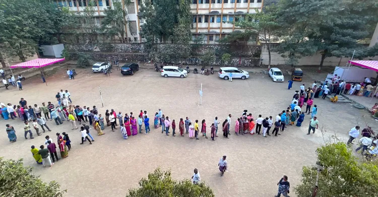 Is the BJP-Shiv Sena Alliance Leading in BMC Polls, Indicating a Setback for the Thackeray Brothers?