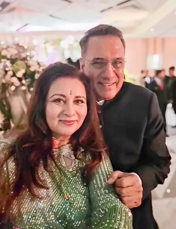 Boman Irani sings 'Noorie' for Poonam Dhillon in viral video, actress calls him one of a kind
