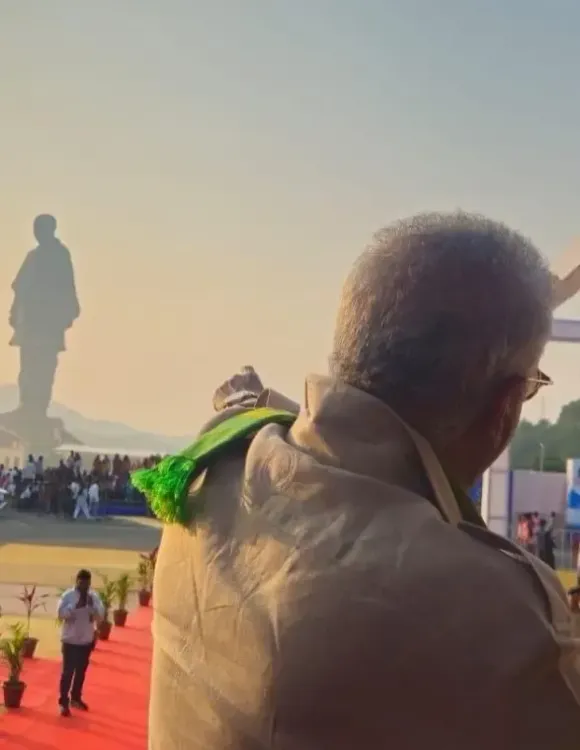 क्या बोनी कपूर ने गुजरात में स्टैच्यू ऑफ यूनिटी का दौरा किया और पीएम मोदी की तारीफ की?