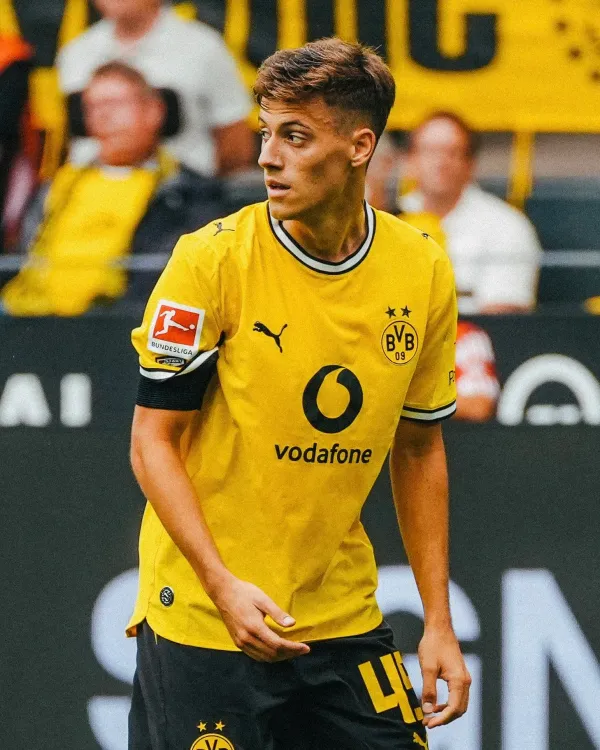Bundesliga: Giannis Konstantelias suffers cruciate tear on Dortmund debut