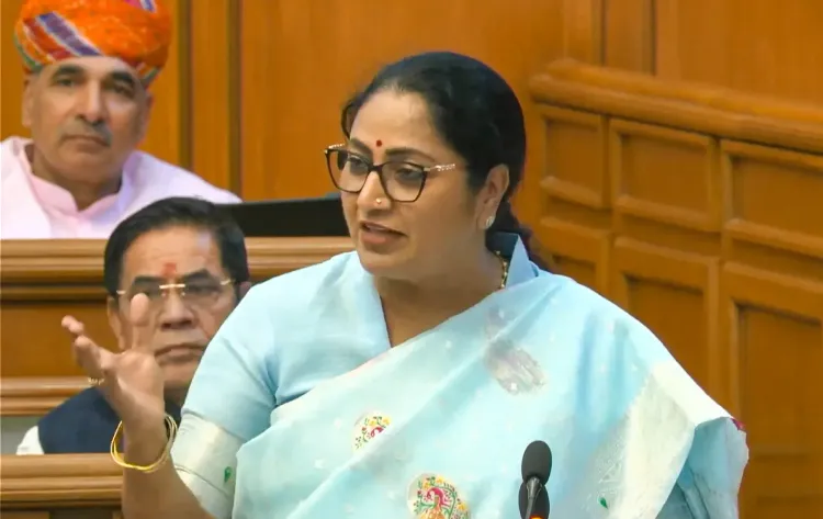 सीएजी रिपोर्ट पर रेखा गुप्ता का केजरीवाल पर सीधा हमला, बोले- शीशमहल की बजाय जनता का ध्यान रखें