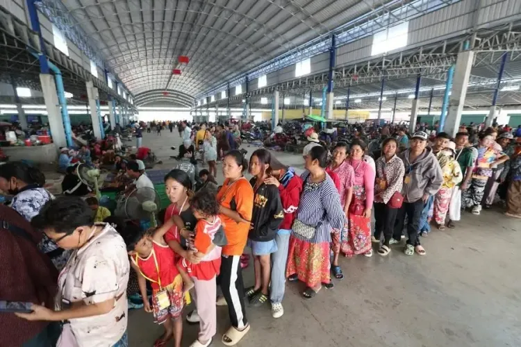Are Nearly 395,000 Cambodians Displaced Due to Ongoing Border Conflict with Thailand?