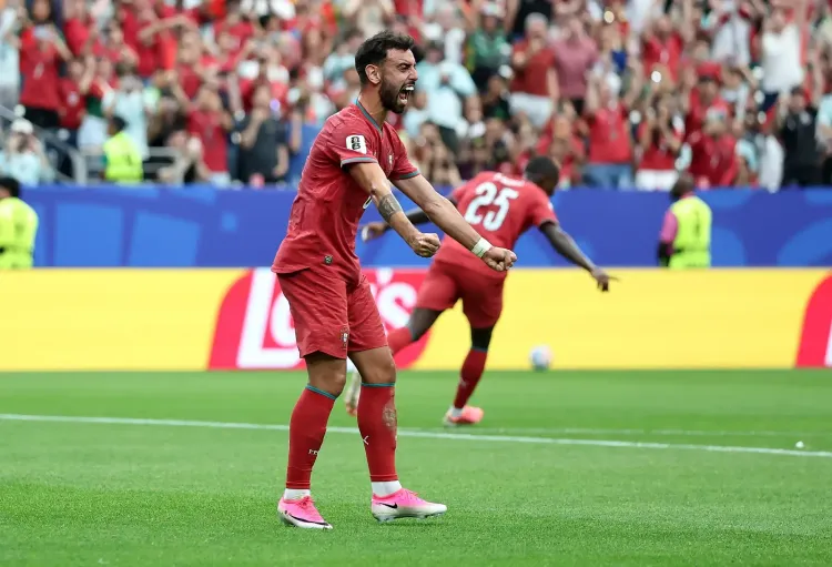 Carrick backs Fernandes as Man Utd captain ahead of Chelsea clash
