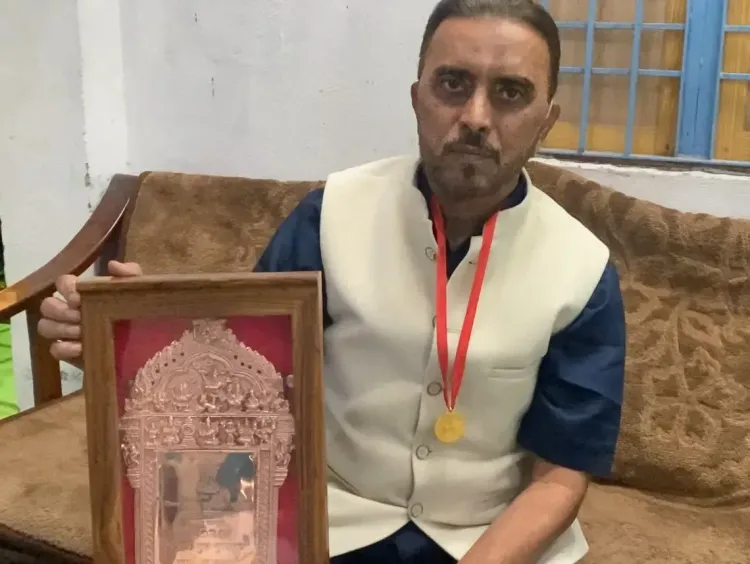 How Did Celebrated Artisan Mohammad Dilshad Achieve Global Recognition?