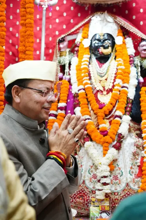 चैत्र नवरात्र: मुख्यमंत्री पुष्कर सिंह धामी ने मां कालिका मंदिर में की पूजा और प्रार्थना