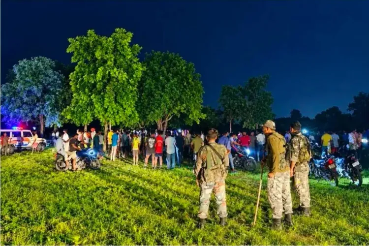चतरा के सिदपा गांव में पुलिस पर पथराव, दो थाना प्रभारी घायल; भीड़ काबू करने को चार राउंड हवाई फायरिंग