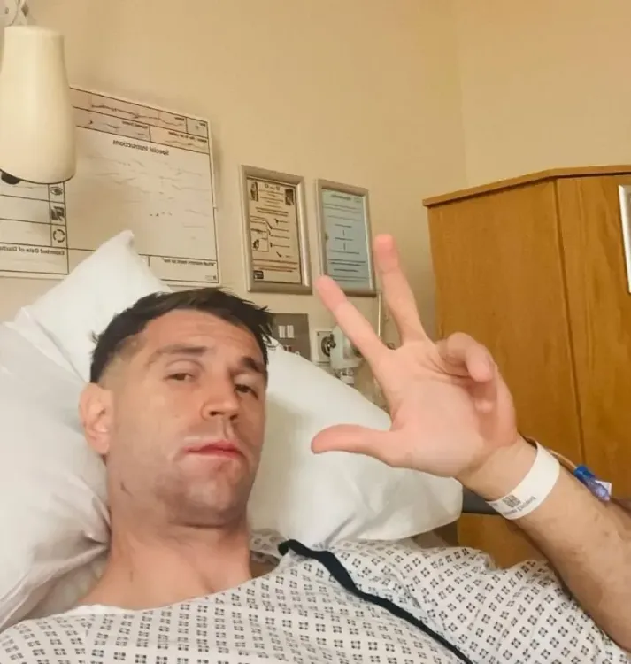 Chelsea keeper Martinez to return 'in a few weeks' after jaw surgery