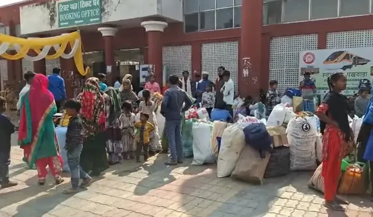 क्या पंजाब के रेलवे स्टेशनों पर प्रवासियों की भीड़ और सुविधाओं की कमी है?