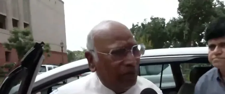 छात्रों पर केस वापसी को लेकर विपक्ष का हमला: खड़गे ने अनुराग ठाकुर को घेरा, CPM ने भी सरकार पर साधा निशाना