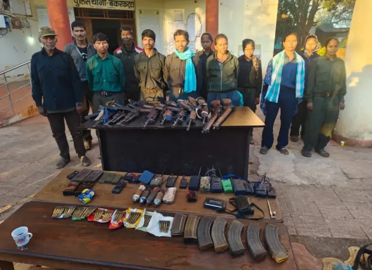 क्या छत्तीसगढ़ के इनामी रामधेर मज्जी समेत 11 नक्सलियों ने किया आत्मसमर्पण?