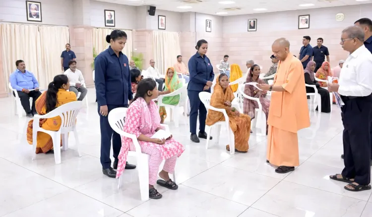 CM योगी का निर्देश: छोटी घटनाएं बड़ी न बनें, DM-SP खुद रखें नज़र
