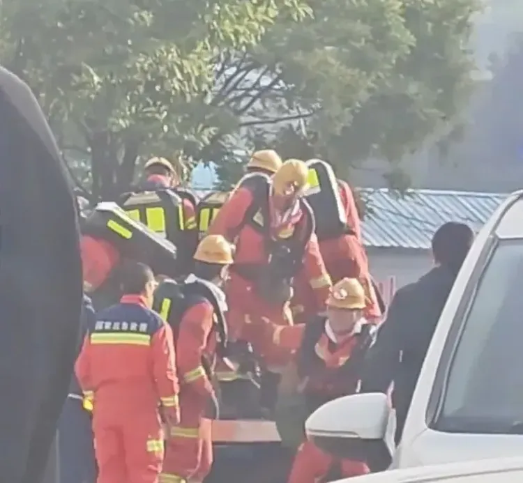 China coal mine blast kills 82 in Shanxi, nine still trapped