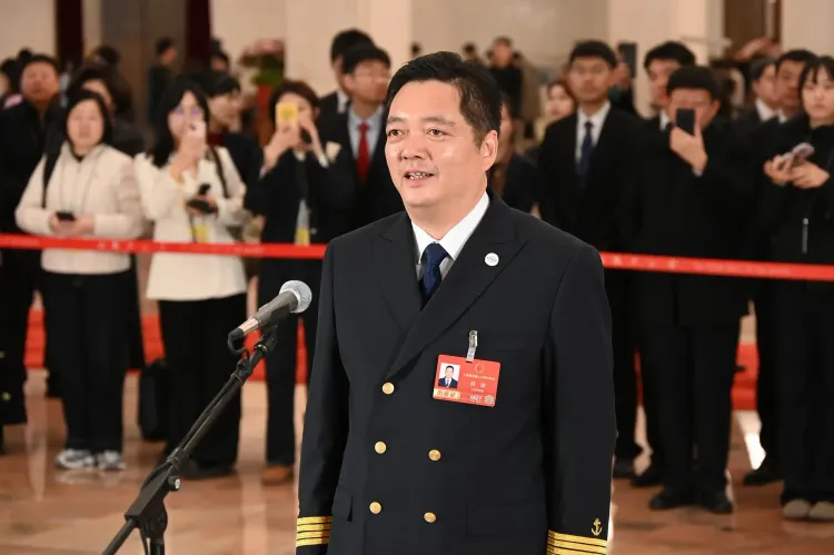 चीन का विशाल शिपिंग बेड़ा और प्रमुख बंदरगाह समूह: एक नई पहचान