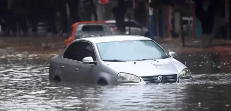 दक्षिणी चीन में आंधी-तूफान का कहर: ब्लू और येलो अलर्ट जारी, 200 से अधिक लोगों को सुरक्षित स्थानों पर पहुँचाया