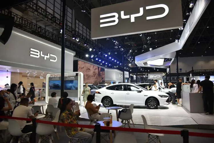 चीनी ऑटोनिर्माताओं ने जापानी कंपनियों को पीछे छोड़कर वैश्विक बिक्री में शीर्ष स्थान हासिल किया