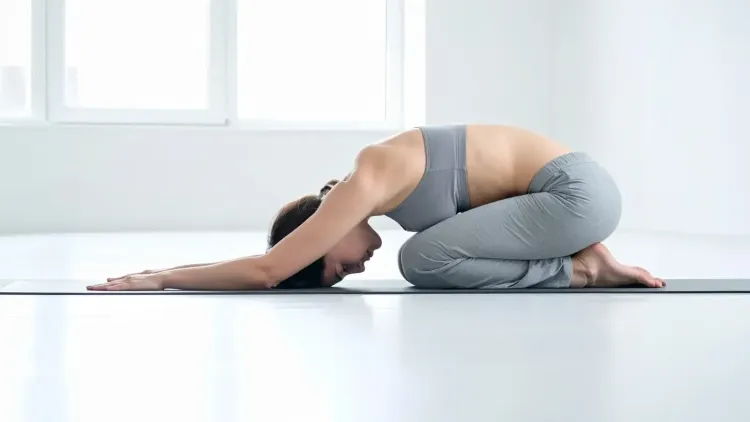 तनाव और गुस्से से मुक्ति के लिए अपनाएं शशांकासन