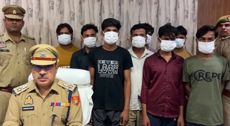 नोएडा में मोबाइल चोरी गिरोह का भंडाफोड़: 8 गिरफ्तार, 98 चोरी के फोन और 300 से अधिक पार्ट्स बरामद