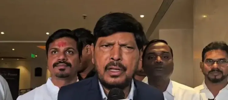 एमएलसी चुनाव में एनडीए की बड़ी जीत, रामदास आठवले बोले — चुनाव आयोग विरोध से कांग्रेस को मिली सज़ा