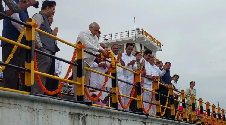 क्या सीएम भूपेंद्र पटेल ने नर्मदा के पावन जल का लिया आशीर्वाद?