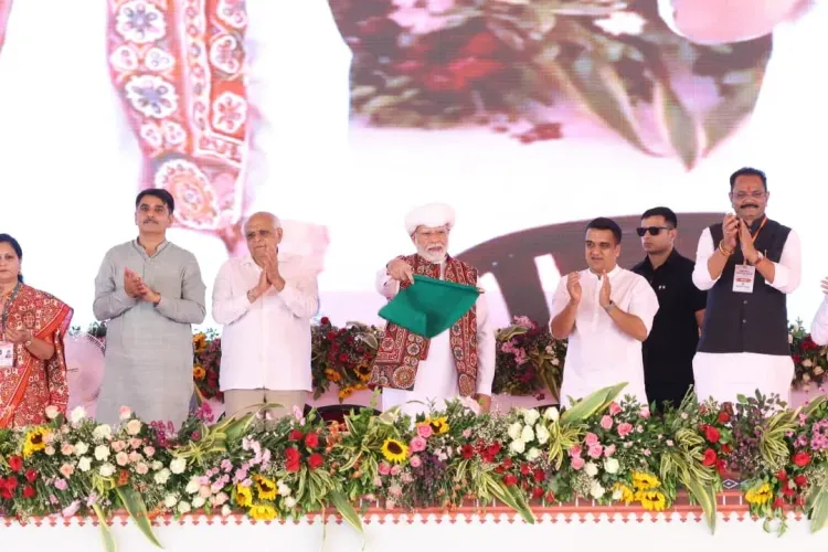 CM Bhupendra Patel: PM Modi Lays Foundation for Ahmedabad Metro Phase-2, 4,300 Anganwadis