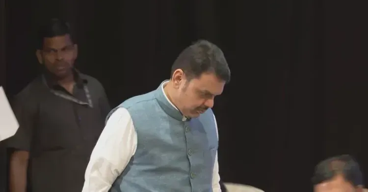 CM Fadnavis attends Hindi Seva Samman at bicentenary event