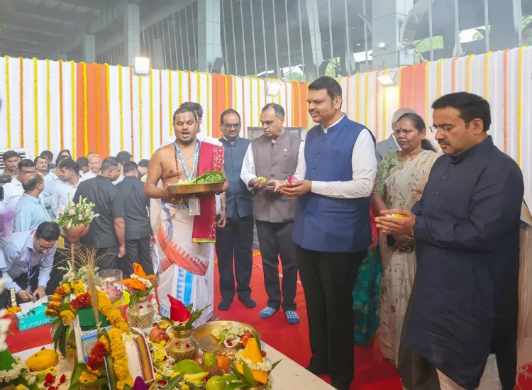 CM Fadnavis attends Nagpur Airport handover to GMR