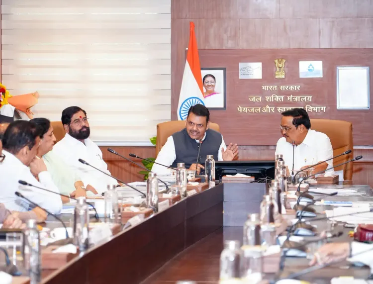 CM Fadnavis chairs Delhi meet on irrigation, JJM, river linking