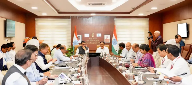 CM Fadnavis Chairs Jal Jeevan Mission Review in New Delhi