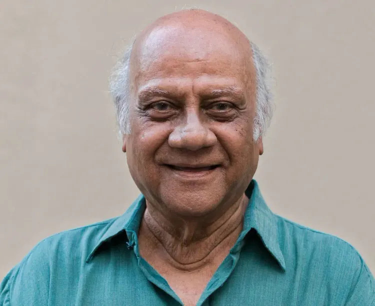 CM Fadnavis condoles death of Padma Shri singer Prasad Sawkar