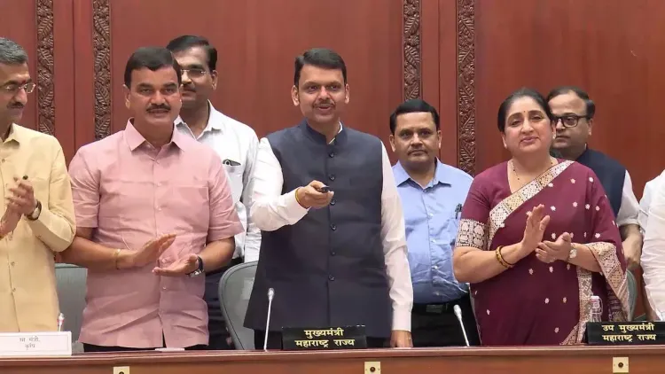 CM Fadnavis Disburses ₹5,029 Cr Loan Relief to 6.22 Lakh Farmers