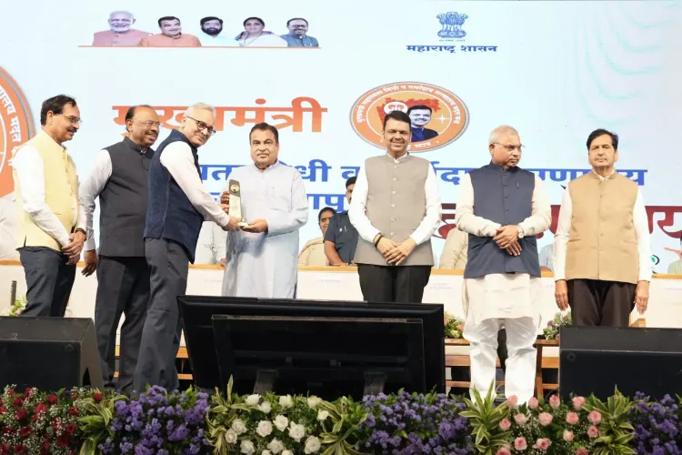 CM Fadnavis, Gadkari honour doctors at MahaArogya camp, Nagpur